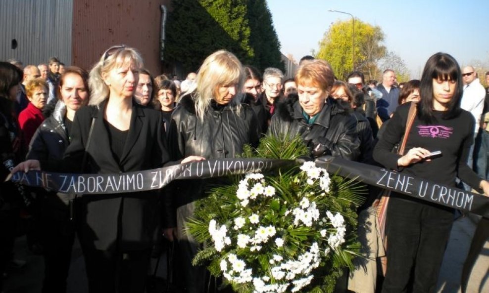 žene u crnom da ne zaboravimo vukovar