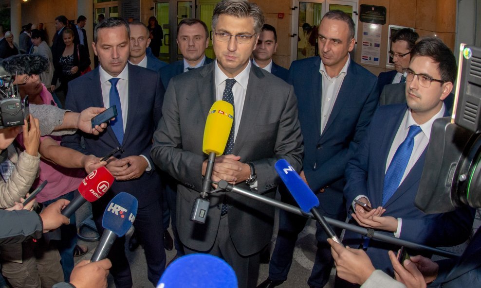 Premijer Plenković na sastanku ličko-senjskog HDZ-a u Gospiću