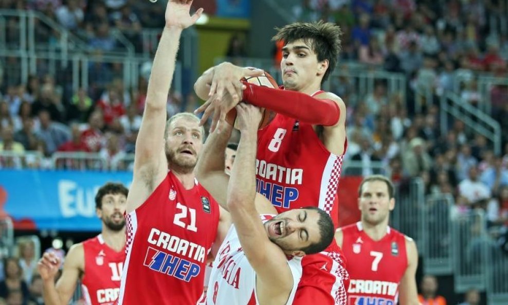 Dario Šarić Luka Žorić hrvatska košarkaška reprezentacija