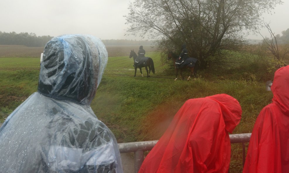 Promrzle i gladne izbjeglice na ničijoj zemlji između Hrvatske i Slovenije