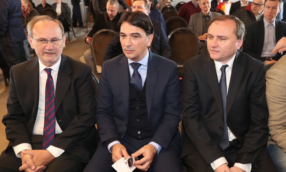 Slijeva: Anton Samovojska, Zlatko Dalić, Dražen Antolić