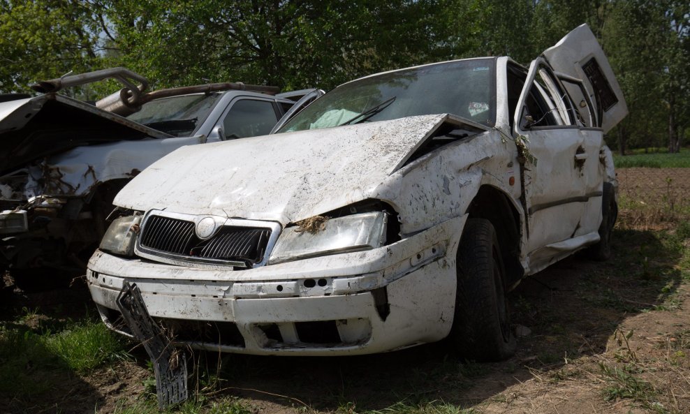 Automobil Škoda Octavia u kojoj je noćas u prometnoj nesreći na autocesti kod Bošnjaka poginulo četvero putnika