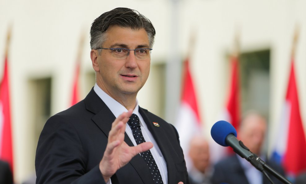 Premijer Plenković komentirao je prikupljene potpise na svečanosti ispred Ministarstva obrane