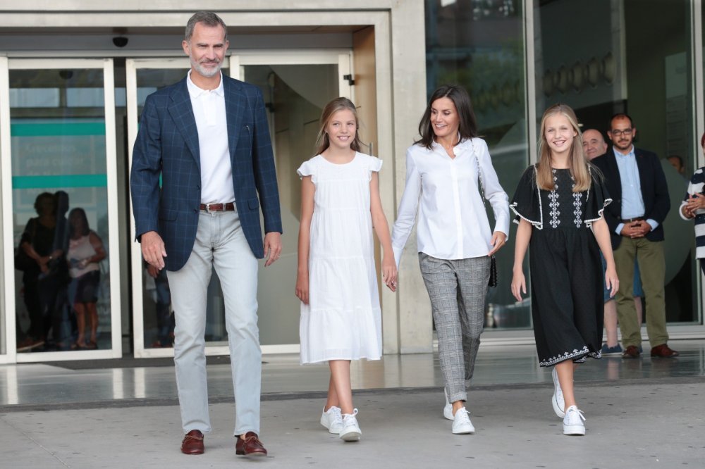 Kraljica Letizia i kralj Filip VI. s kćerima Leonor i Sofijom