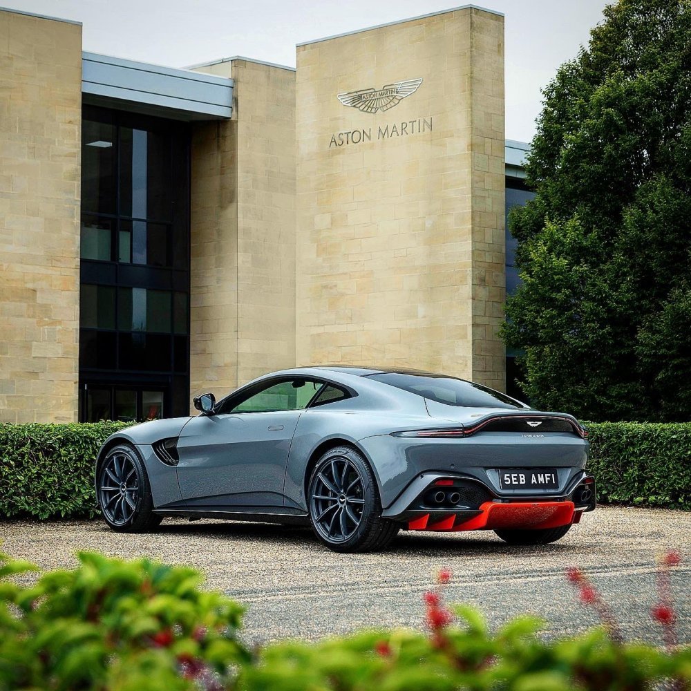 Aston Martin 2021