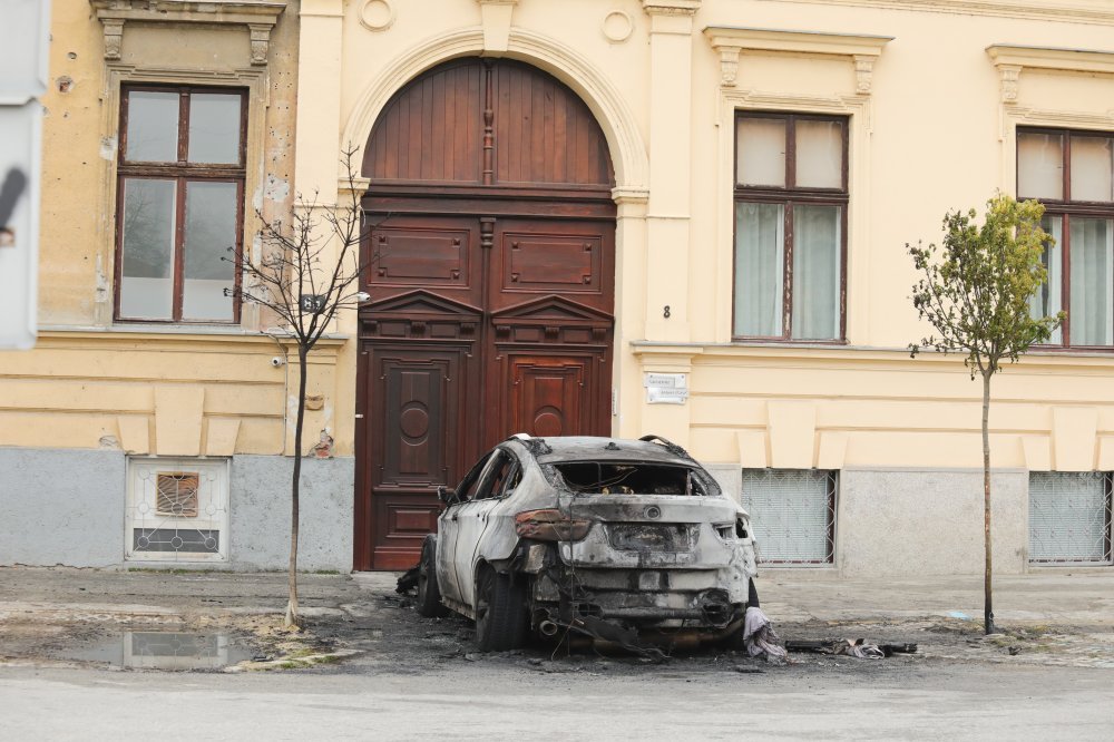 sutkinji zapaljen auto radi pogrešnog parkiranja 1971136