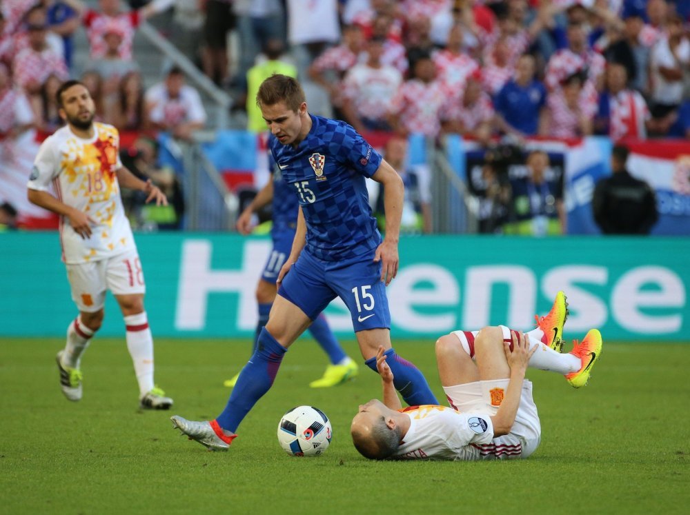 Рог футболист. Марко Наполи фото. Хорватия Загреб Иберостар. Croatia vs Spain.