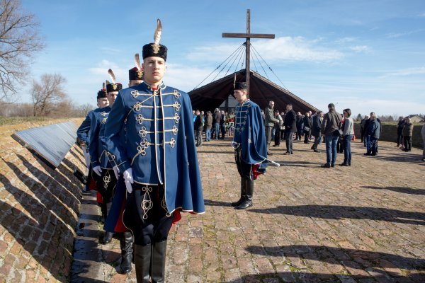 Kapelica Kraljice mira na Krunskoj utvrdi na lijevoj obali Drave kod Osijeka