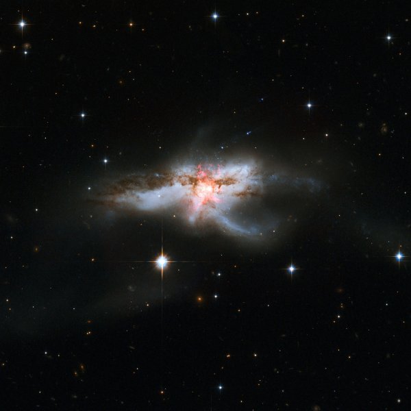 Galaksija NGC 6240 ima čak tri supermasivne crne rupe