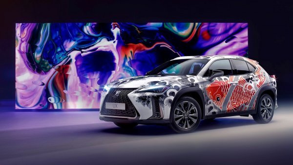 Tatovirani Lexus UX