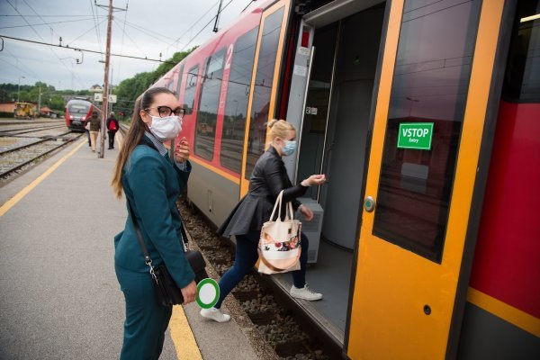 U Sloveniji je s radom započeo javni prijevoz