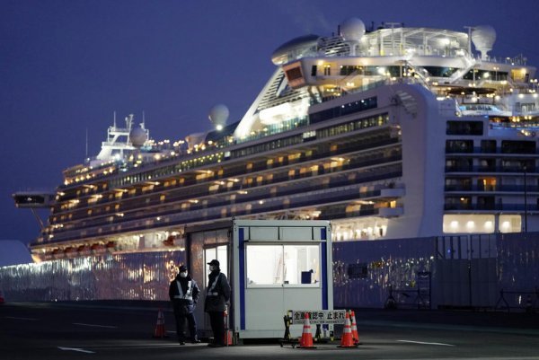 Nikakve simptome bolesti nije pokazivalo 80 posto pozitivno testiranim putnika kruzera Diamond Princess, pokazala je studija