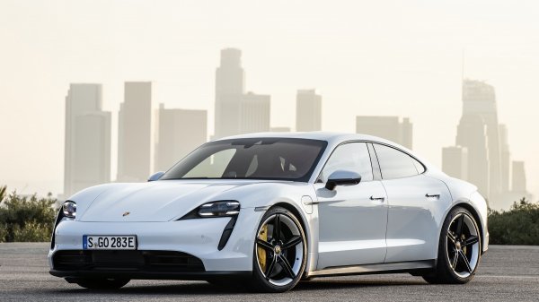 Porsche Taycan Turbo S sportska limuzina je bio prvi oblik karoserije obitelji Tacan