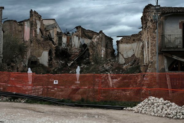 Oštećene kuće i stanove u L'Aquili očajni su vlasnici budzašto prodavali 