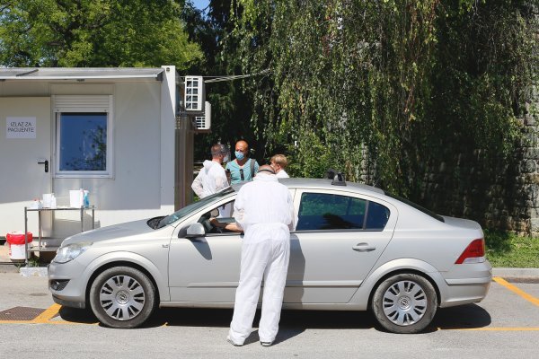 Drive-in tesiranje u Nastavnom zavodu za javno zdravstvo dr. Andrija Štampar u Zagrebu