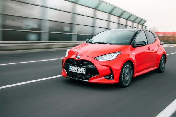 Toyota Yaris - najnovija, četvrta generacija je savršen gradski automobil s naprednom hibridnom tehnologijom te dizajnom koji otkriva da je on uvijek 'spreman za pokret'