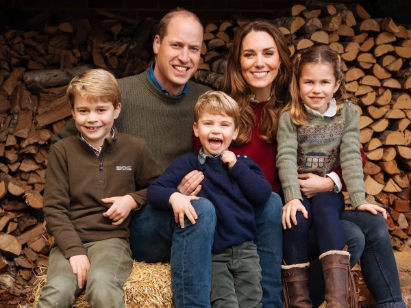 Princ William i Kate Middleton s djecom, prinčevima Georgeom i Louisom i princezom Charlotte