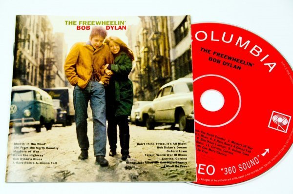 Dylan i Suze Rotolo na omotu albuma 'The Freewheelin' Bob Dylan'