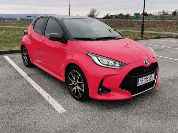 Toyota Yaris Premiere 1.5 HSD sa 116 KS i e-CVT mjenjačem