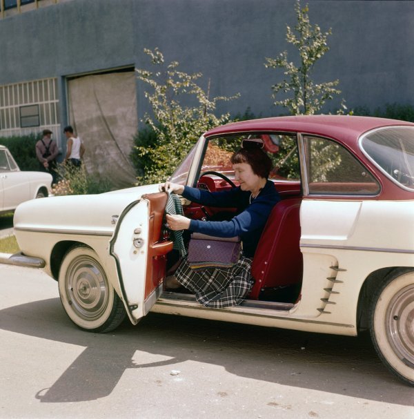 Paule Marot i Renault Dauphine