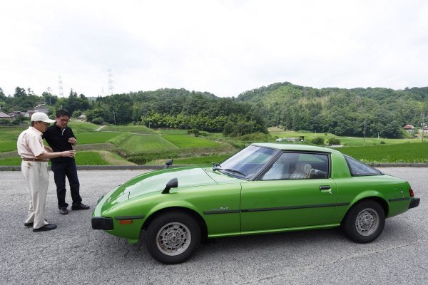 Matasaburo i Ikuo Maeda uz Mazdu RX-7 iz 1978.