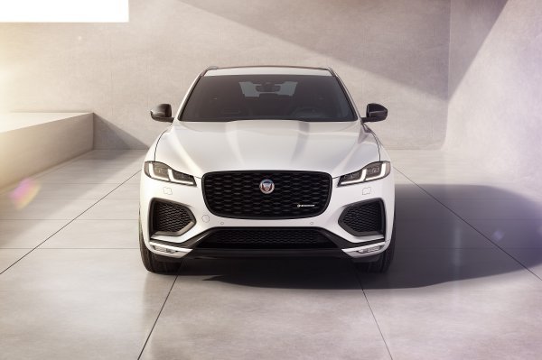 Jaguar F-Pace R-Dynamic Black Ostuni White bijela s Ebony (ebanovina) interijerom