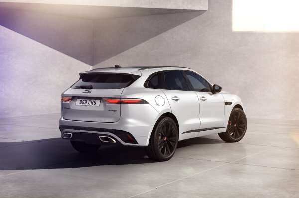 Jaguar F-Pace R-Dynamic Black Ostuni White bijela s Ebony (ebanovina) interijerom