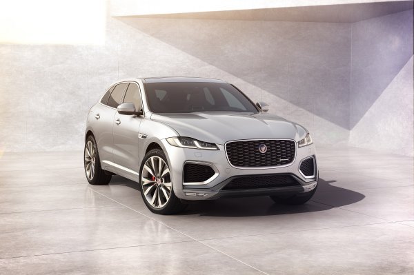 Jaguar F-Pace R-Dynamic HSE Hakuba Silver srebrna s Oyster (kamenica) interijerom