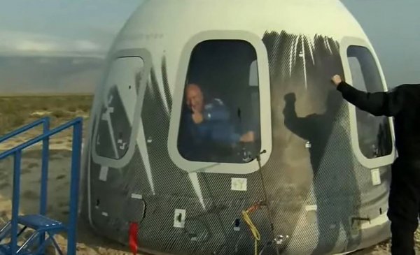Jeff Bezos u raketi New Shepard