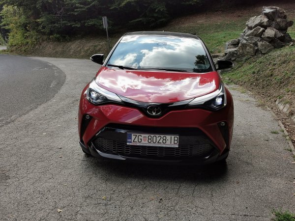 Toyota C-HR GR SPORT s motorom 2.0 Hybrid Dynamic Force ukupne izlazne snage sustava od 184 KS