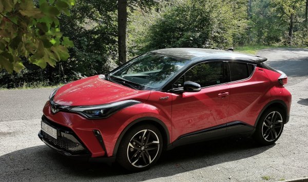 Toyota C-HR GR SPORT s motorom 2.0 Hybrid Dynamic Force ukupne izlazne snage sustava od 184 KS