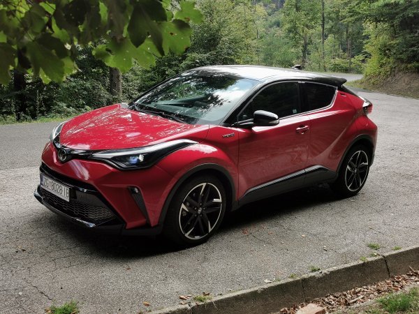 Prva generacija iz 2021. - Toyota C-HR GR SPORT s motorom 2.0 Hybrid Dynamic Force od 184 KS