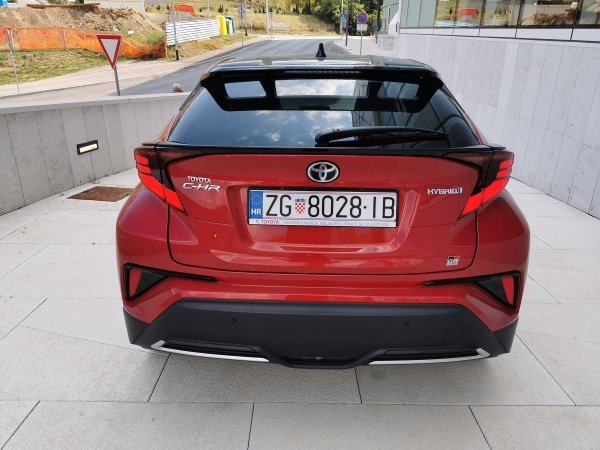 Toyota C-HR GR SPORT s motorom 2.0 Hybrid Dynamic Force ukupne izlazne snage sustava od 184 KS