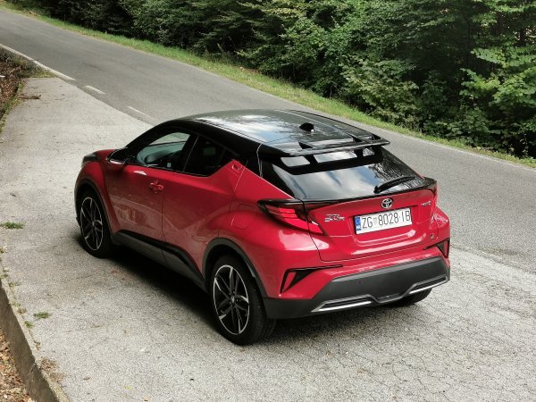 Toyota C-HR GR SPORT s motorom 2.0 Hybrid Dynamic Force ukupne izlazne snage sustava od 184 KS