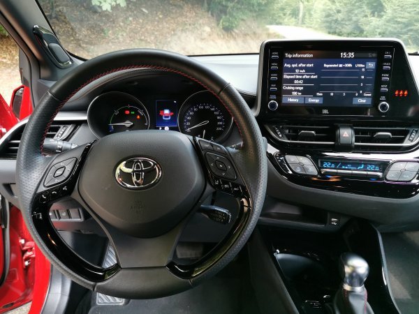 Toyota C-HR GR SPORT s motorom 2.0 Hybrid Dynamic Force ukupne izlazne snage sustava od 184 KS