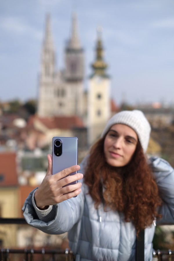Jasminka Đaković, fotografirano Huawei nova 9 pametnim telefonom
