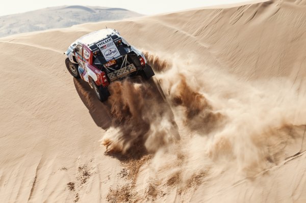 Al-Attiyah s Toyotom GR DKR Hilux T1+ vodi na reliju Dakar 2022 i nakon 8. etape