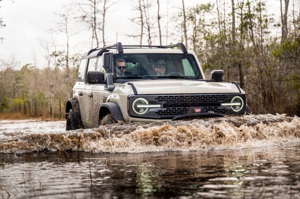 Ford Bronco Everglades (Desert Sand boja pijeska)