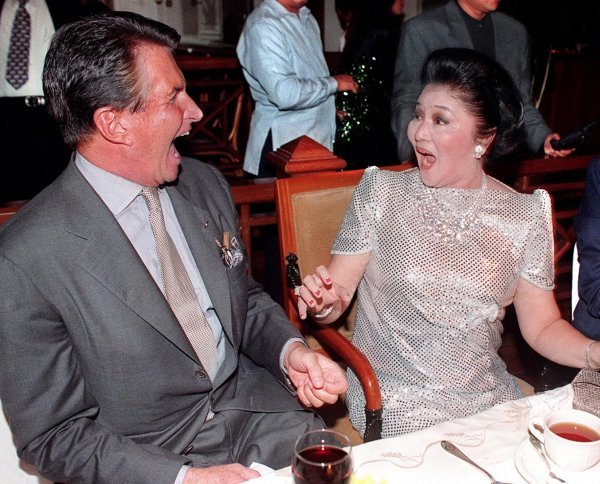 George Hamilton i Imelda Marcos