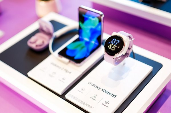 Galaxy Z Flip4, Galaxy Watch5, Galaxy Buds2 Pro