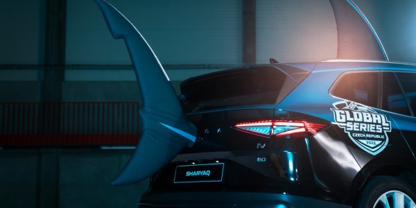 Potpuno električna maskota San José Sharksa, Sharyaq, bazirana je na modelu Škoda Enyaq iV