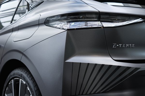 DS 4 E-Tense 225 Performance Line + ekskluzivno za Jean-Érica Vergnea