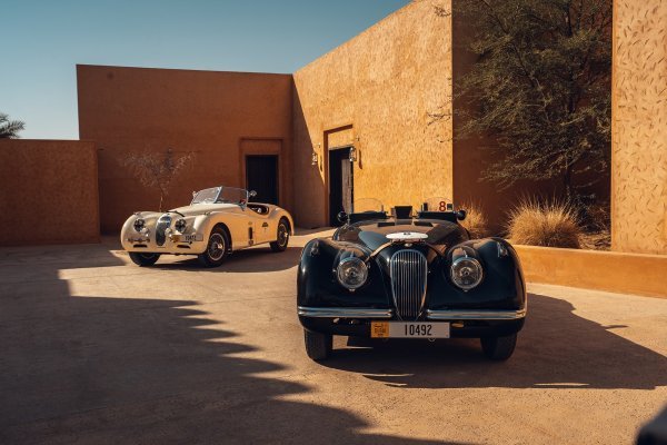 Jaguar XK120 iz 1950. na nedavno završenom događaju '1000 Miglia Experience UAE' u Ujednijenim Arapskim emiratima