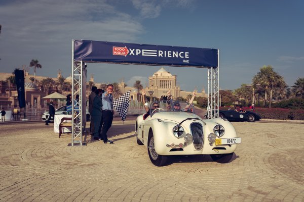 Jaguar XK120 iz 1950. na nedavno završenom događaju '1000 Miglia Experience UAE' u Ujednijenim Arapskim emiratima