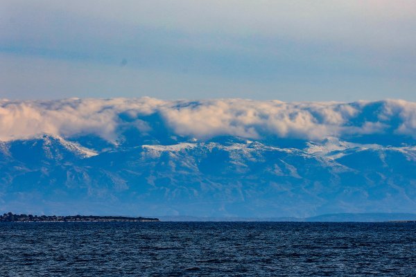 Pogled s Lošinja na Sjeverni Velebit