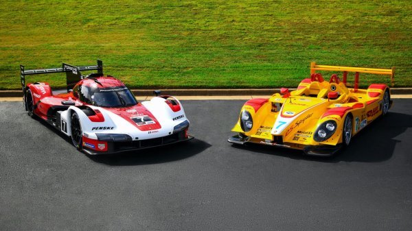 Porsche 963 i Porsche RS Spyder (desno)