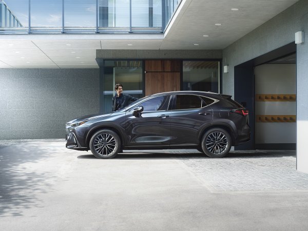 Lexus NX 350h za 2023.