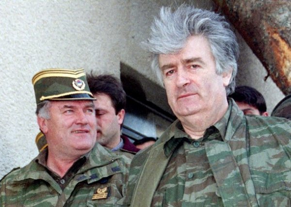 Ratko Mladić i Radovan Karadžić na Vlašiću u travnju 1995.