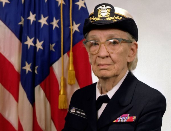 Admiralka Grace Hopper Wikipedia/James S. Davis