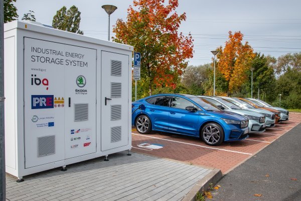 U skladištu baterija koriste se iskorištene bateije iz električnih automobila Škoda